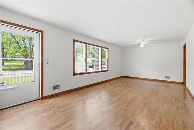 8901 Craig Drive, Overland Park, KS 66212