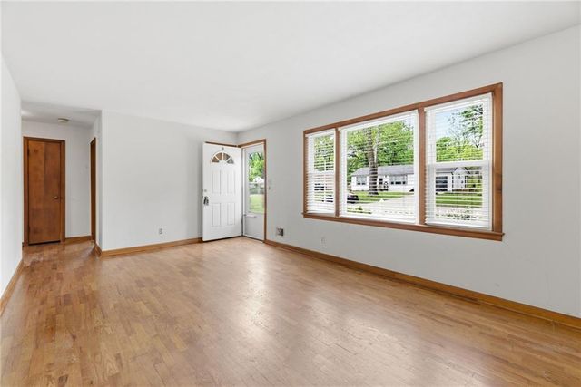 8901 Craig Drive, Overland Park, KS 66212