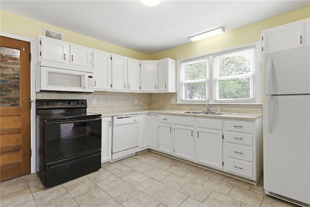 8901 Craig Drive, Overland Park, KS 66212