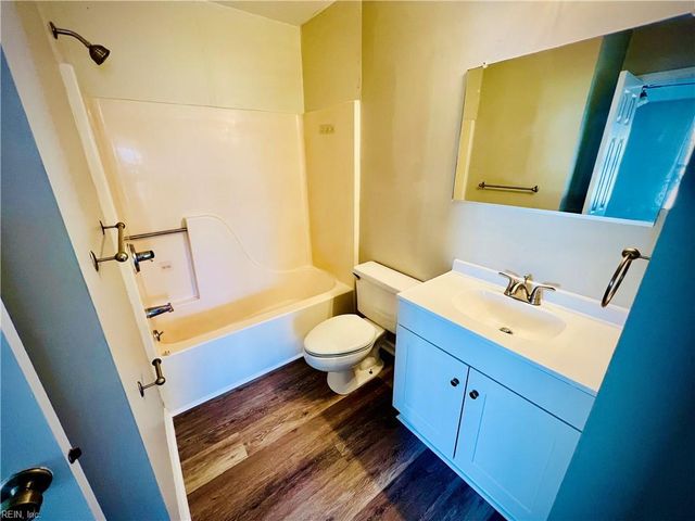 696 Trails LN, Newport News, VA 23608