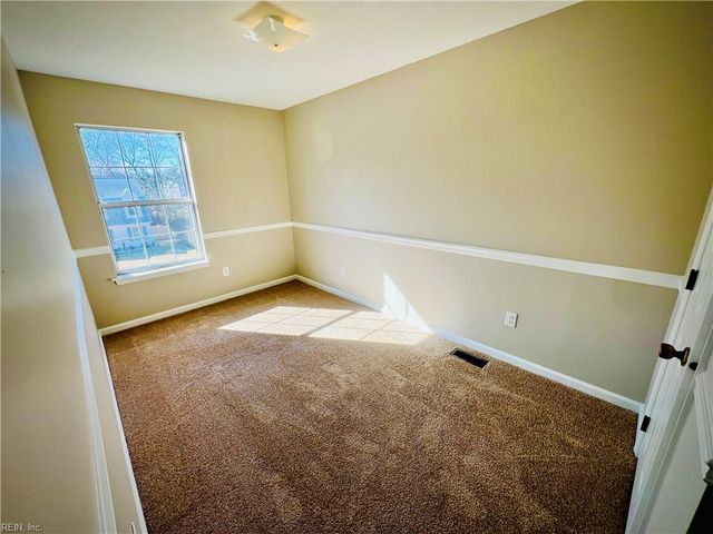 696 Trails LN, Newport News, VA 23608