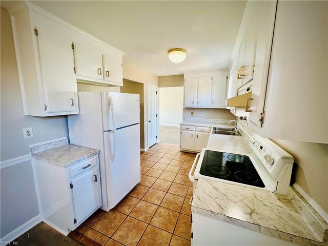 696 Trails LN, Newport News, VA 23608