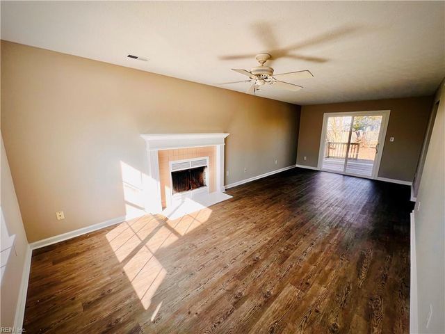 696 Trails LN, Newport News, VA 23608