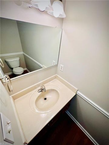 696 Trails LN, Newport News, VA 23608