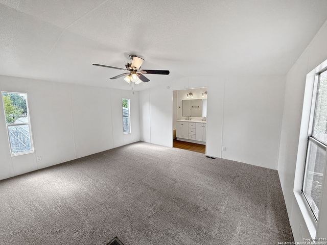 350 Westminister Sq, Canyon Lake, TX 78133