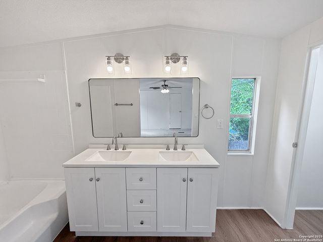 350 Westminister Sq, Canyon Lake, TX 78133