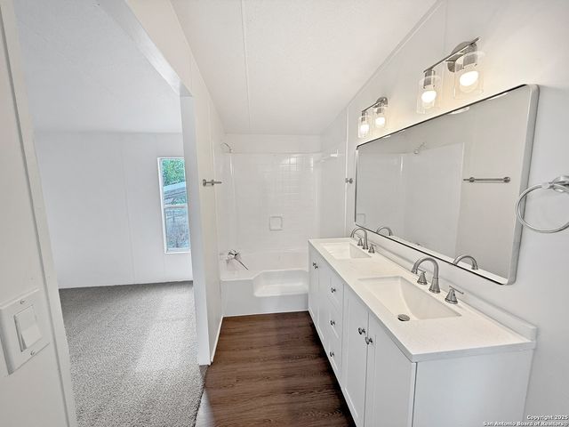 350 Westminister Sq, Canyon Lake, TX 78133