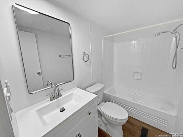 350 Westminister Sq, Canyon Lake, TX 78133