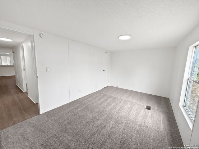 350 Westminister Sq, Canyon Lake, TX 78133