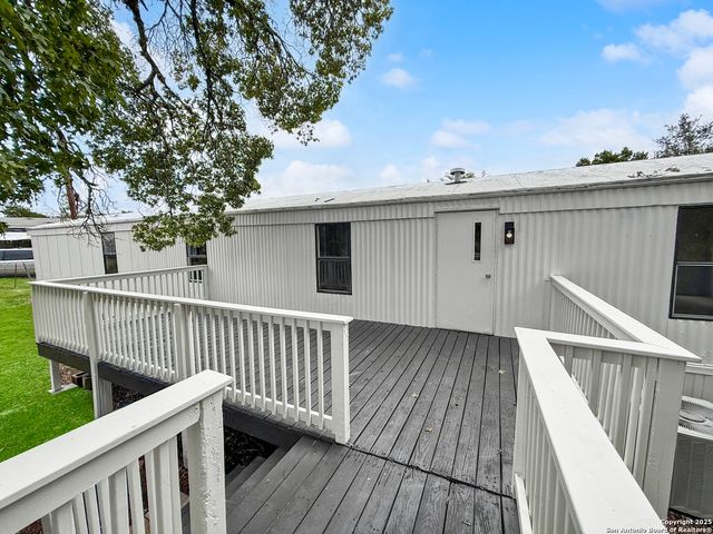 350 Westminister Sq, Canyon Lake, TX 78133