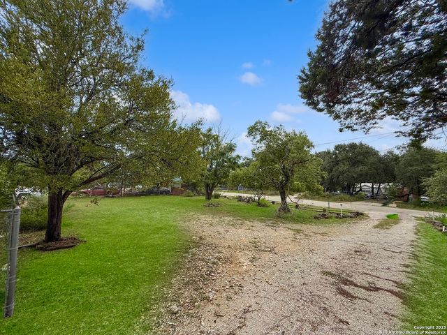 350 Westminister Sq, Canyon Lake, TX 78133