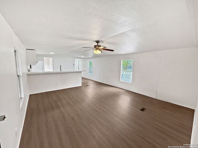 350 Westminister Sq, Canyon Lake, TX 78133