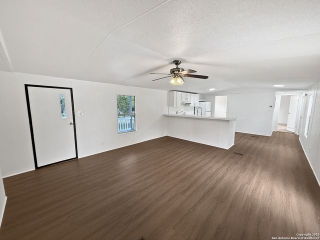 350 Westminister Sq, Canyon Lake, TX 78133
