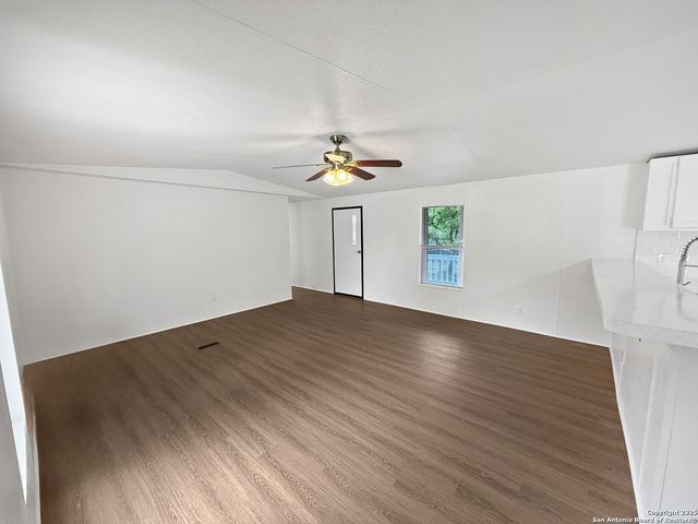 350 Westminister Sq, Canyon Lake, TX 78133