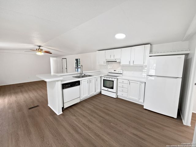 350 Westminister Sq, Canyon Lake, TX 78133