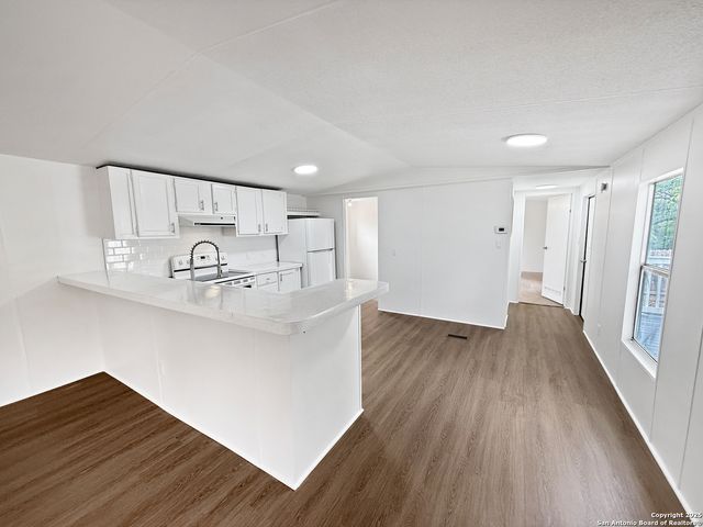 350 Westminister Sq, Canyon Lake, TX 78133