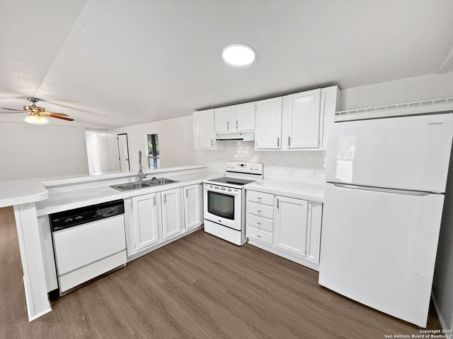 350 Westminister Sq, Canyon Lake, TX 78133