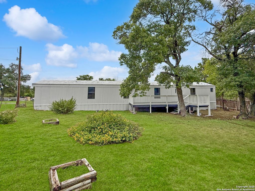 350 Westminister Sq, Canyon Lake, TX 78133