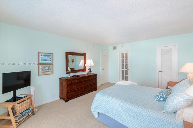 3051 NE 48th St 604, Fort Lauderdale, FL 33308