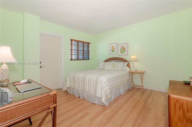 3051 NE 48th St 604, Fort Lauderdale, FL 33308