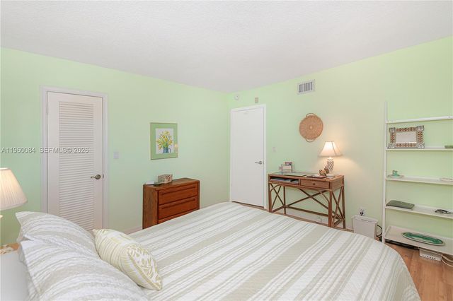 3051 NE 48th St 604, Fort Lauderdale, FL 33308