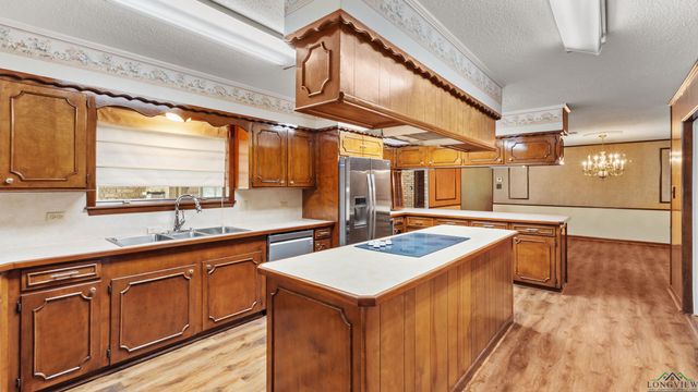 2115 E Pinecrest, Atlanta, TX 75551