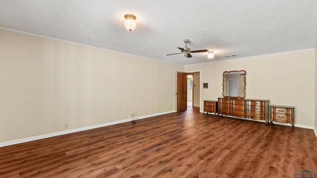 2115 E Pinecrest, Atlanta, TX 75551