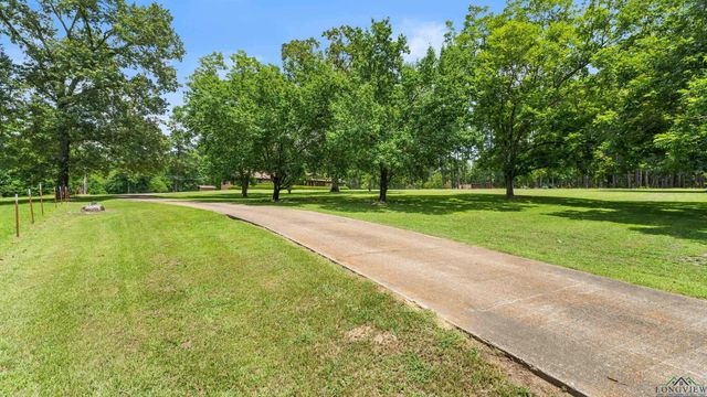 2115 E Pinecrest, Atlanta, TX 75551