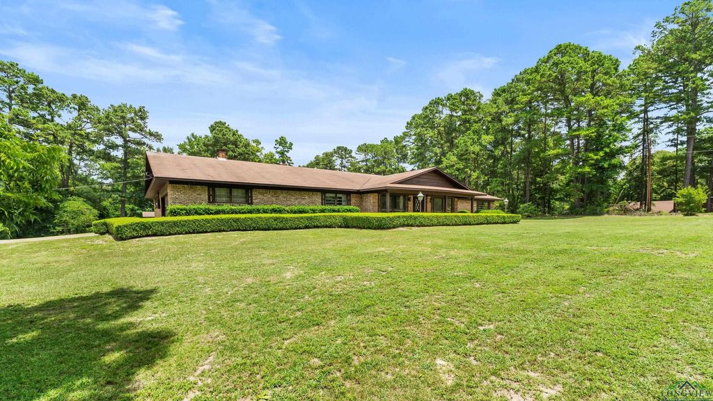 2115 E Pinecrest, Atlanta, TX 75551