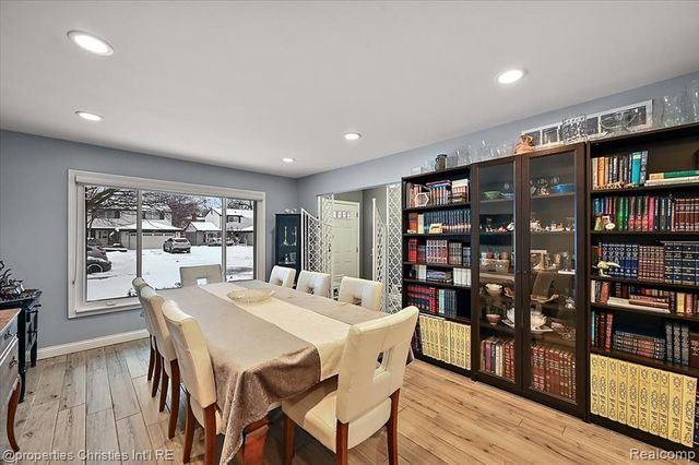 26010 Marlowe Place, Oak Park, MI 48237