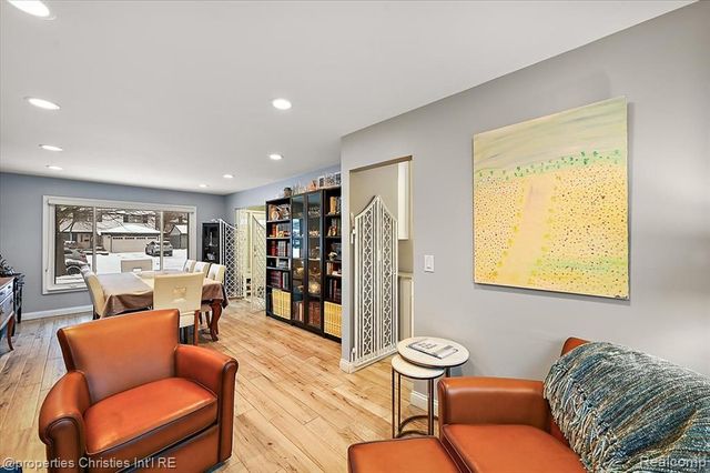 26010 Marlowe Place, Oak Park, MI 48237