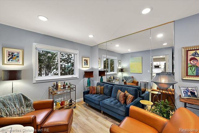 26010 Marlowe Place, Oak Park, MI 48237