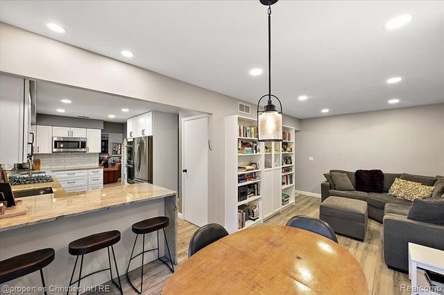 26010 Marlowe Place, Oak Park, MI 48237