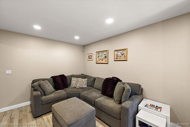 26010 Marlowe Place, Oak Park, MI 48237