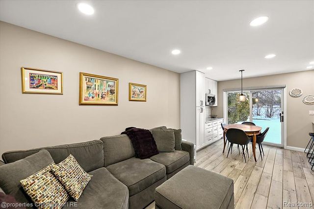 26010 Marlowe Place, Oak Park, MI 48237