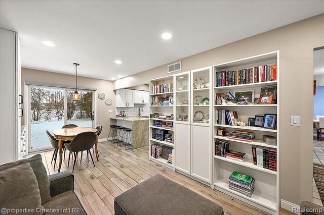 26010 Marlowe Place, Oak Park, MI 48237