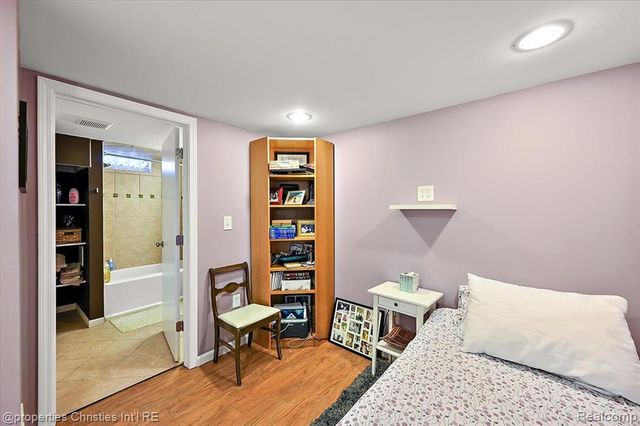 26010 Marlowe Place, Oak Park, MI 48237