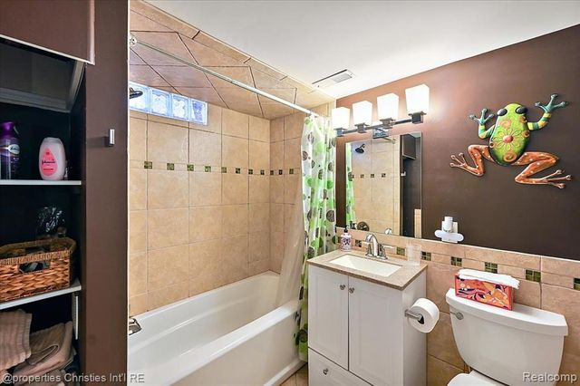 26010 Marlowe Place, Oak Park, MI 48237