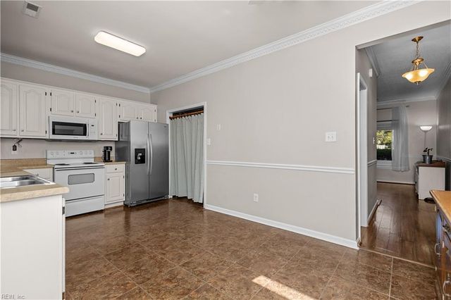 833 Creekside CRES, Chesapeake, VA 23320