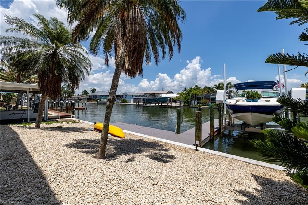 2452 York RD, ST. JAMES CITY, FL 33956 — photo 3