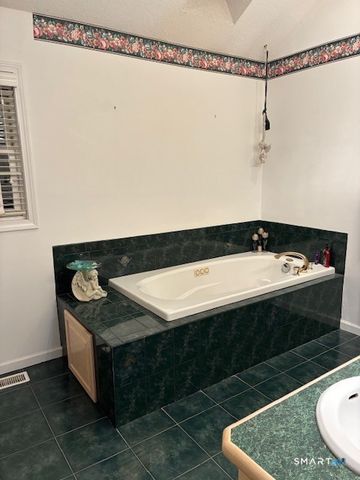 34 Canterbury Road 34, Hamden, CT 06514