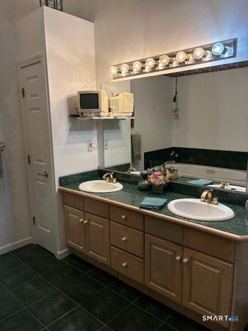 34 Canterbury Road 34, Hamden, CT 06514