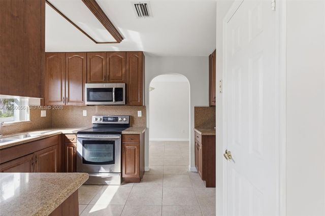 1273 NW 192nd Ter, Pembroke Pines, FL 33029