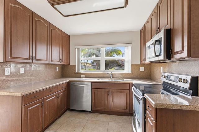1273 NW 192nd Ter, Pembroke Pines, FL 33029