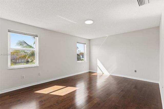 1273 NW 192nd Ter, Pembroke Pines, FL 33029