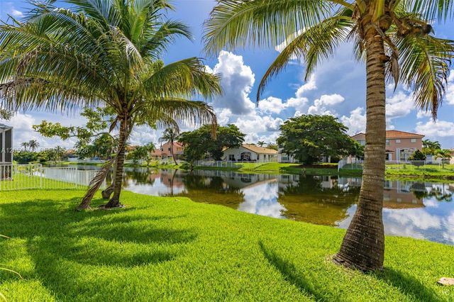 1273 NW 192nd Ter, Pembroke Pines, FL 33029