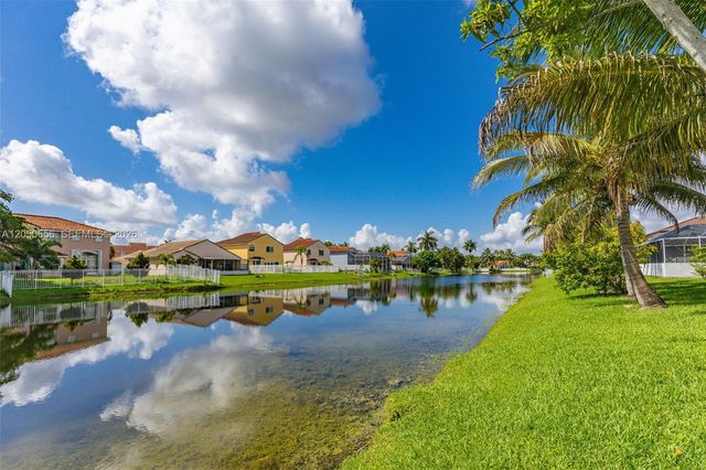 1273 NW 192nd Ter, Pembroke Pines, FL 33029