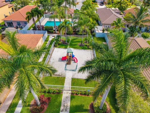 1273 NW 192nd Ter, Pembroke Pines, FL 33029