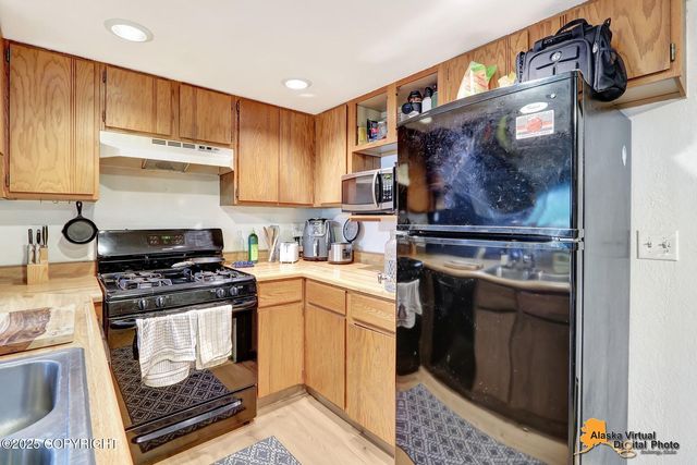 18720 N Lowrie Loop, Eagle River, AK 99577