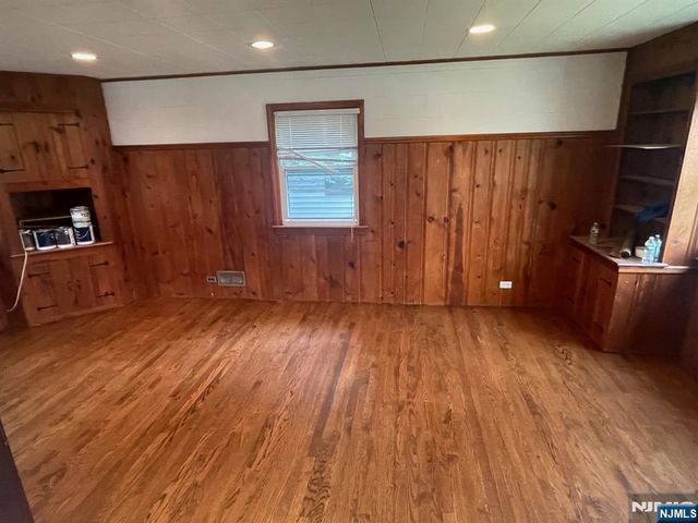 218.5 Ridge Street, New Milford, NJ 07646